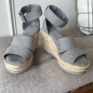NWOT, Universal Thread open toed wrap around ankle strap. Size 7 1/2